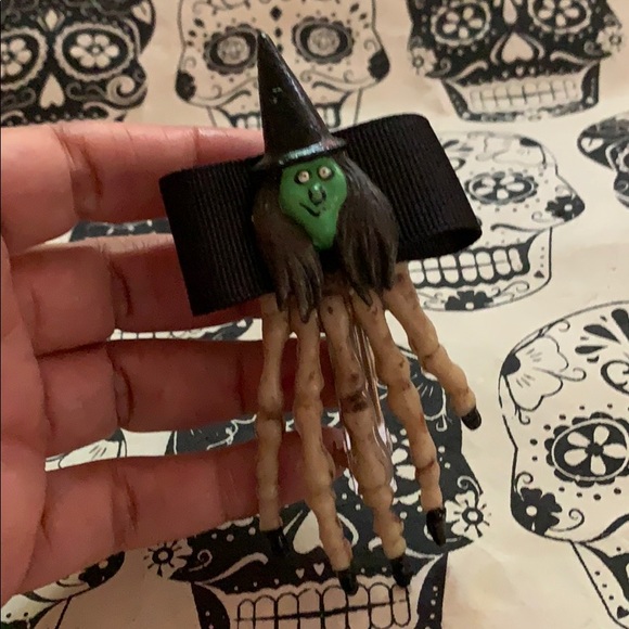 Halloween witch Hair accessory Clip Creepy hand Accessory NEW - Picture 8 of 16